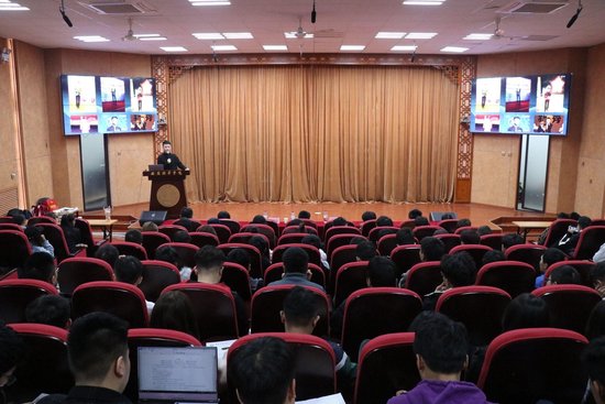 米兰(中国)校友温举金返校分享传媒从业经历